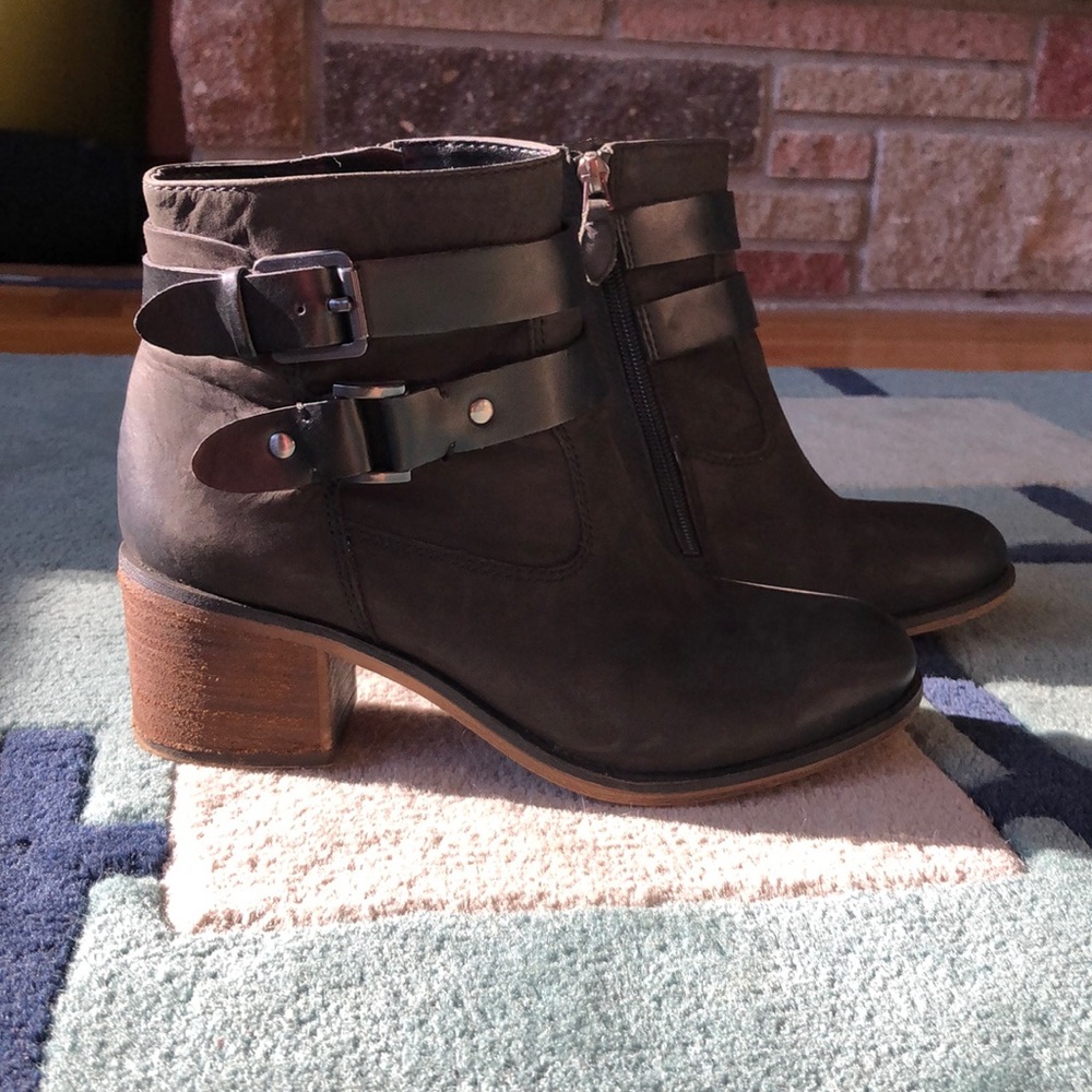 Franco Sarto black leather booties size 7